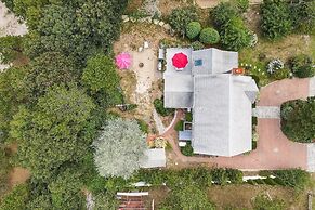 By the Sea Guests Bed & Breakfast & Suites