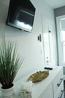 By the Sea Guests Bed & Breakfast & Suites