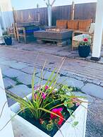 By the Sea Guests Bed & Breakfast & Suites