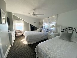 By the Sea Guests Bed & Breakfast & Suites