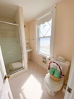 By the Sea Guests Bed & Breakfast & Suites