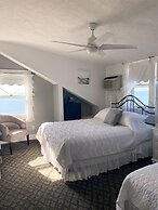 By the Sea Guests Bed & Breakfast & Suites
