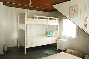 By the Sea Guests Bed & Breakfast & Suites