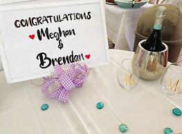 By the Sea Guests Bed & Breakfast & Suites