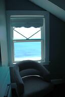 By the Sea Guests Bed & Breakfast & Suites