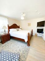 By the Sea Guests Bed & Breakfast & Suites