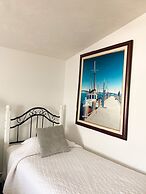 By the Sea Guests Bed & Breakfast & Suites
