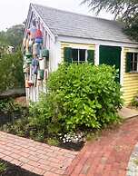 By the Sea Guests Bed & Breakfast & Suites