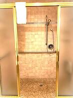 By the Sea Guests Bed & Breakfast & Suites