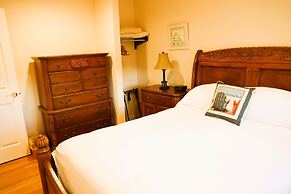 By the Sea Guests Bed & Breakfast & Suites