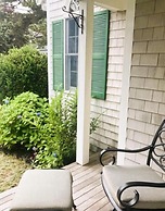 By the Sea Guests Bed & Breakfast & Suites