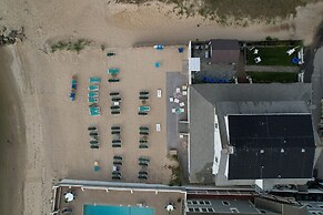 By the Sea Guests Bed & Breakfast & Suites