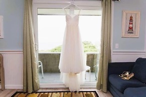 By the Sea Guests Bed & Breakfast & Suites