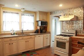 By the Sea Guests Bed & Breakfast & Suites