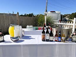 By the Sea Guests Bed & Breakfast & Suites