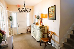 By the Sea Guests Bed & Breakfast & Suites