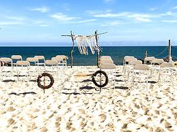 By the Sea Guests Bed & Breakfast & Suites