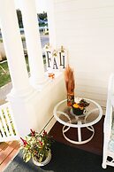 By the Sea Guests Bed & Breakfast & Suites