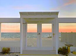 By the Sea Guests Bed & Breakfast & Suites