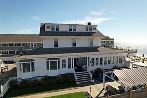 By the Sea Guests Bed & Breakfast & Suites