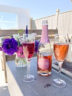 By the Sea Guests Bed & Breakfast & Suites