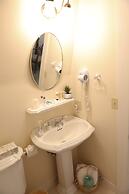 By the Sea Guests Bed & Breakfast & Suites