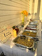 By the Sea Guests Bed & Breakfast & Suites