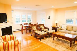 By the Sea Guests Bed & Breakfast & Suites