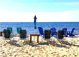 By the Sea Guests Bed & Breakfast & Suites