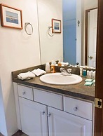 By the Sea Guests Bed & Breakfast & Suites