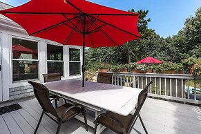 By the Sea Guests Bed & Breakfast & Suites