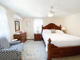 By the Sea Guests Bed & Breakfast & Suites