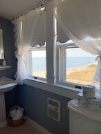 By the Sea Guests Bed & Breakfast & Suites