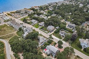 By the Sea Guests Bed & Breakfast & Suites