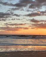 By the Sea Guests Bed & Breakfast & Suites