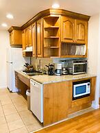 By the Sea Guests Bed & Breakfast & Suites