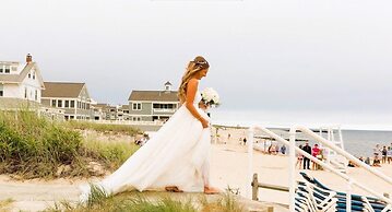 By the Sea Guests Bed & Breakfast & Suites