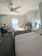 By the Sea Guests Bed & Breakfast & Suites