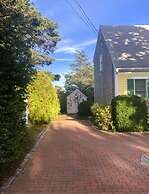 By the Sea Guests Bed & Breakfast & Suites