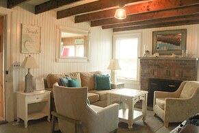 By the Sea Guests Bed & Breakfast & Suites