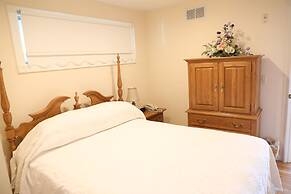By the Sea Guests Bed & Breakfast & Suites