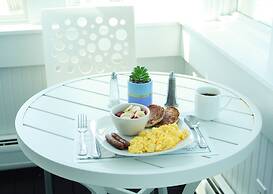 By the Sea Guests Bed & Breakfast & Suites