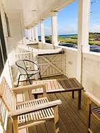 By the Sea Guests Bed & Breakfast & Suites