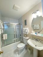 By the Sea Guests Bed & Breakfast & Suites