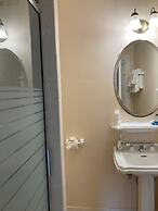 By the Sea Guests Bed & Breakfast & Suites