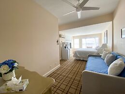 By the Sea Guests Bed & Breakfast & Suites