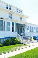 By the Sea Guests Bed & Breakfast & Suites