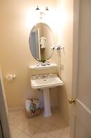 By the Sea Guests Bed & Breakfast & Suites