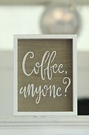 By the Sea Guests Bed & Breakfast & Suites