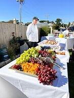 By the Sea Guests Bed & Breakfast & Suites